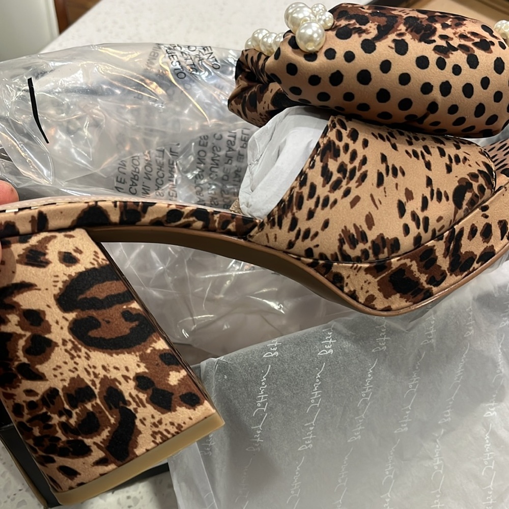 🔹️Betsey Johnson🔹️ MACCIE  Leopard Print Platform Block Heels - Picture 7 of 8